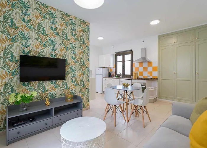 Mahostly Comillas Pa Arrecife (Lanzarote)